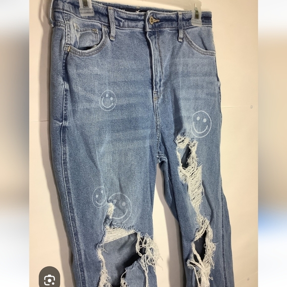 Hollister Smiley Face  Distressed Mom Jeans 27 / 27 - Picture 2 of 8